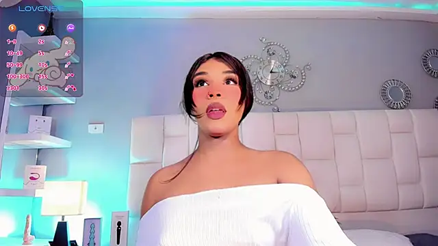 Snapshot of ValentinaMarinn chatting on 03-08-25, 08:46 ValentinaMarinn online show from 03-08-25, 08:46