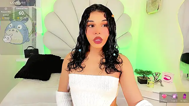 Snapshot of ValentinaMarinn chatting on 09-25-25, 08:59 ValentinaMarinn online show from 09-25-25, 08:59