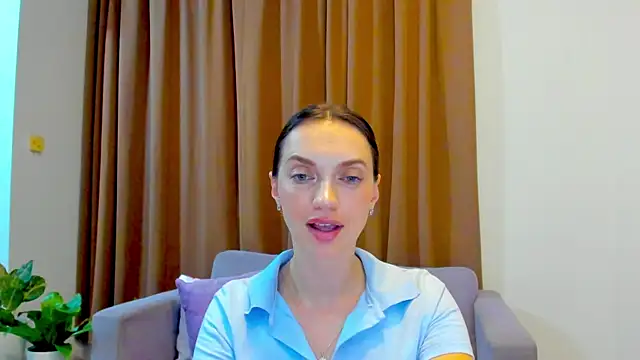 LovelyeeMia online show from 10-17-25, 12:18