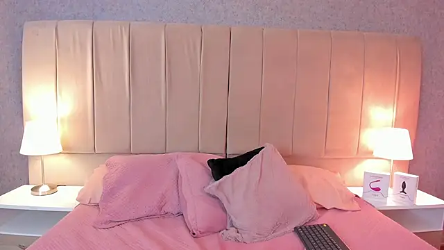 Snapshot of megan_bat chatting on 12-22-24, 03:55 megan bat online show from 12-22-24, 03:55