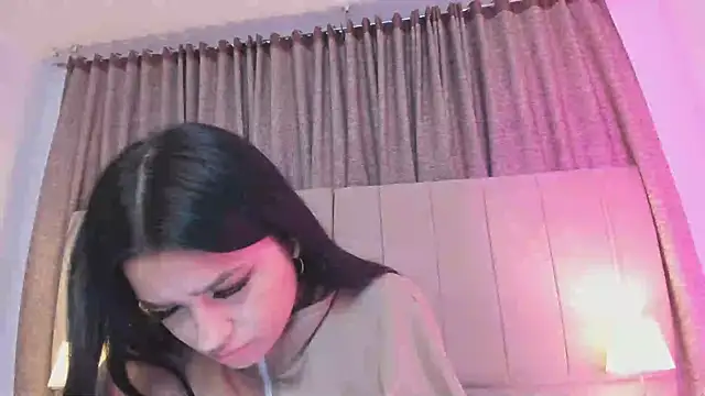 Snapshot of megan_bat chatting on 03-18-25, 06:39 megan bat online show from 03-18-25, 06:39