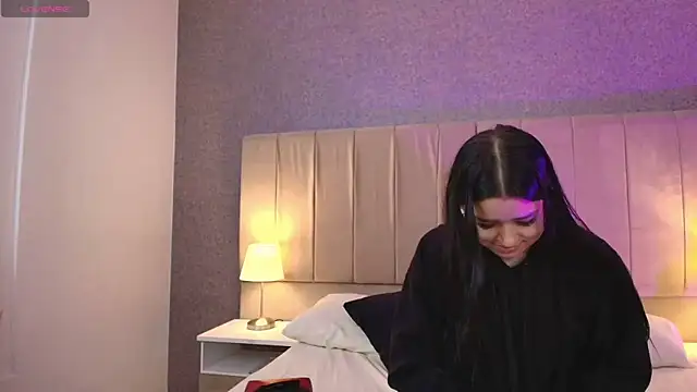 Snapshot of megan_bat chatting on 02-12-25, 12:33 megan bat online show from 02-12-25, 12:33