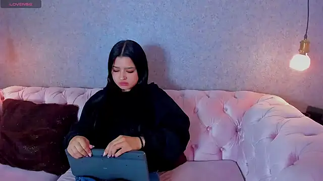 Snapshot of megan_bat chatting on 02-01-25, 04:00 megan bat online show from 02-01-25, 04:00