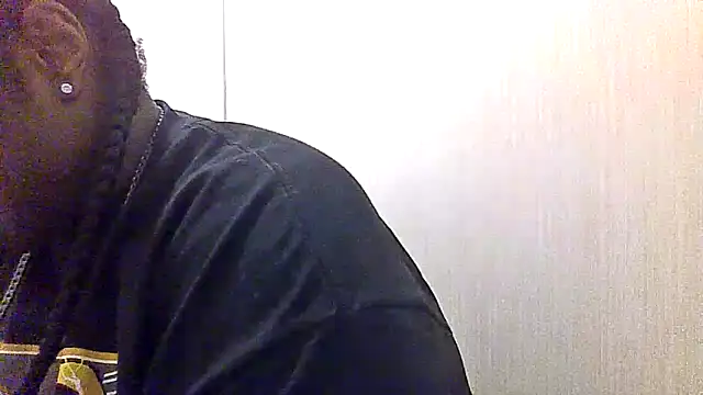 Snapshot of BigBossaNova69 chatting on 06-16-26, 03:39 BigBossaNova69 online show from 06-16-26, 03:39