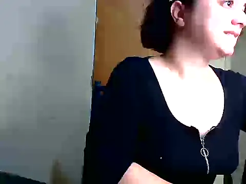 Victorialatina online show from 10-29-25, 04:22