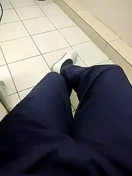 Snapshot of gatmoreno1 chatting on 09-30-25, 05:08 gatmoreno1 online show from 09-30-25, 05:08