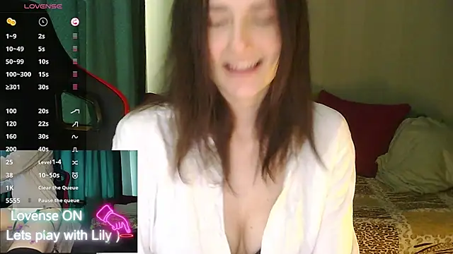 Snapshot of LilyXSky chatting on 04-02-26, 11:28 LilyXSky online show from 04-02-26, 11:28