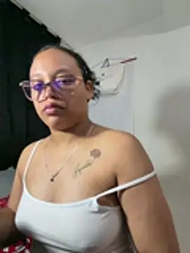 Snapshot of angela_angels_ chatting on 06-11-26, 02:53 angela angels online show from 06-11-26, 02:53
