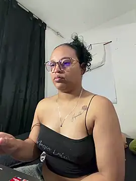 Snapshot of angela_angels_ chatting on 05-02-26, 04:18 angela angels online show from 05-02-26, 04:18