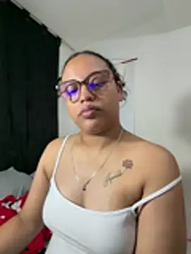 Snapshot of angela_angels_ chatting on 06-11-26, 02:11 angela angels online show from 06-11-26, 02:11