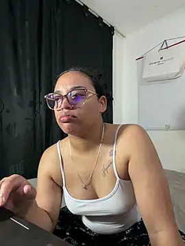 Snapshot of angela_angels_ chatting on 05-17-26, 04:23 angela angels online show from 05-17-26, 04:23
