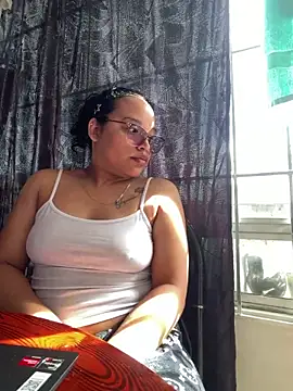 Snapshot of angela_angels_ chatting on 06-10-26, 01:34 angela angels online show from 06-10-26, 01:34