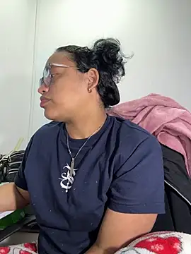 angela angels  online show from 10-25-25, 04:44