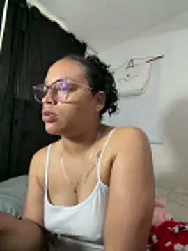 Snapshot of angela_angels_ chatting on 05-30-26, 01:06 angela angels online show from 05-30-26, 01:06