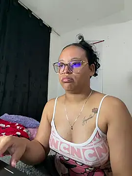 Snapshot of angela_angels_ chatting on 06-08-26, 01:28 angela angels online show from 06-08-26, 01:28