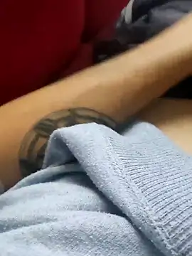 Snapshot of Juliano69xv chatting on 10-25-25, 12:39 Juliano69xv online show from 10-25-25, 12:39