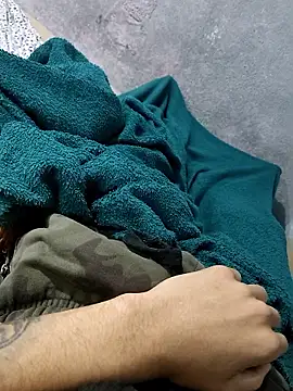 Snapshot of Juliano69xv chatting on 01-16-26, 01:04 Juliano69xv online show from 01-16-26, 01:04