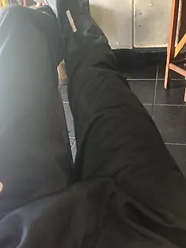 Snapshot of Juliano69xv chatting on 09-18-25, 06:33 Juliano69xv online show from 09-18-25, 06:33