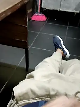 Snapshot of Juliano69xv chatting on 10-16-25, 11:35 Juliano69xv online show from 10-16-25, 11:35