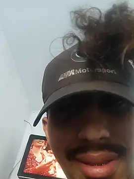 Snapshot of Juliano69xv chatting on 02-13-26, 10:37 Juliano69xv online show from 02-13-26, 10:37