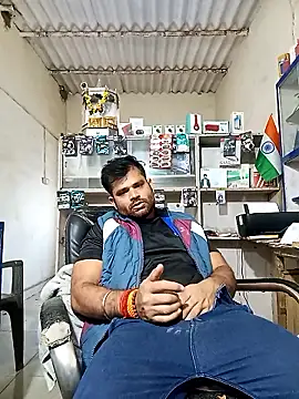 Snapshot of Priynkarani chatting on 11-15-25, 07:23 Priynkarani online show from 11-15-25, 07:23