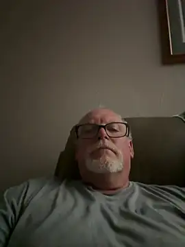 Snapshot of wildrocket02 chatting on 05-19-26, 01:32 wildrocket02 online show from 05-19-26, 01:32