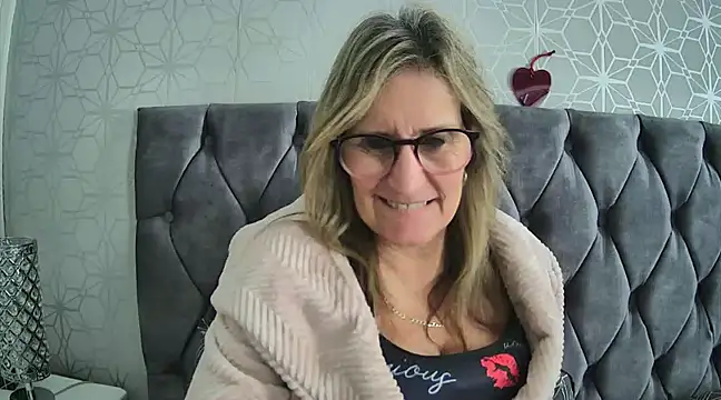 Additive Mature Linda online show from 02-14-25, 02:12