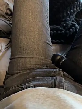 Snapshot of Ana-05 chatting on 02-16-26, 03:21 Ana-05 online show from 02-16-26, 03:21