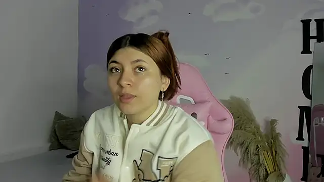 Snapshot of carolayrosse chatting on 03-13-25, 02:49 carolayrosse online show from 03-13-25, 02:49