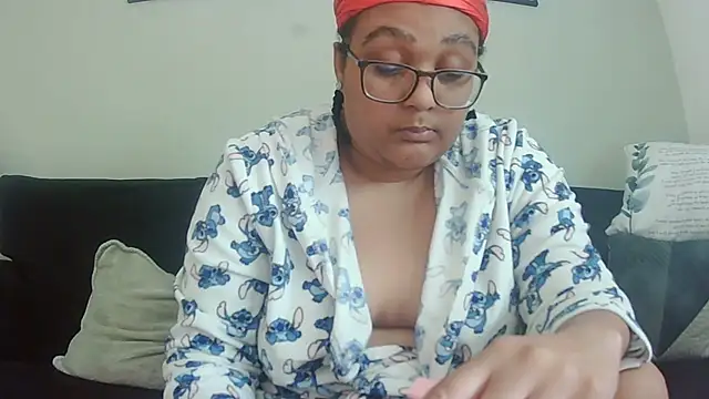 Snapshot of vanilla_chocolate23 chatting on 10-02-25, 11:35 vanilla chocolate23 online show from 10-02-25, 11:35
