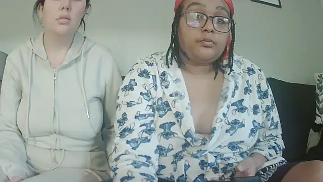 vanilla chocolate23 online show from 12-17-25, 08:52