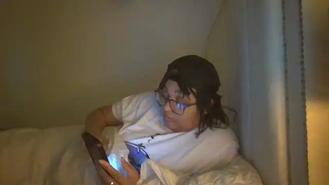 Snapshot of vanilla_chocolate23 chatting on 02-16-25, 10:22 vanilla chocolate23 online show from 02-16-25, 10:22
