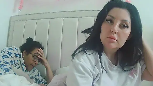 vanilla chocolate23 online show from 11-18-25, 09:45