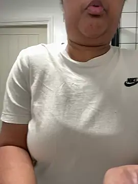 vanilla chocolate23 online show from 01-10-26, 12:22