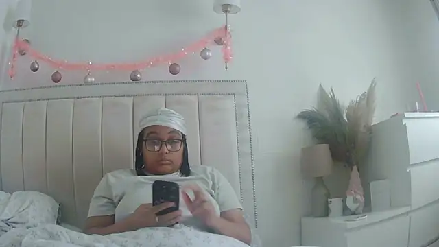 vanilla chocolate23 online show from 12-21-25, 10:39