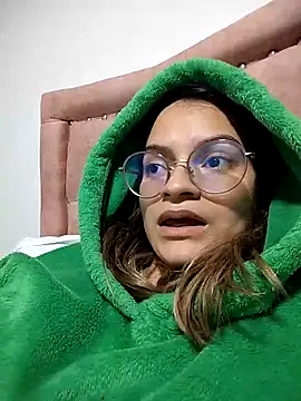 Snapshot of Angie_Pirss chatting on 10-10-25, 09:48 Angie Pirss online show from 10-10-25, 09:48