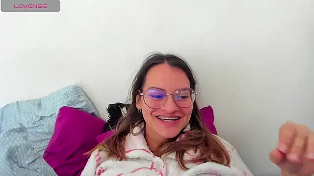 Angie Pirss online show from 12-15-25, 03:07