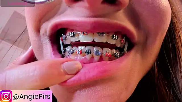 Snapshot of Angie_Pirss chatting on 10-15-25, 09:56 Angie Pirss online show from 10-15-25, 09:56