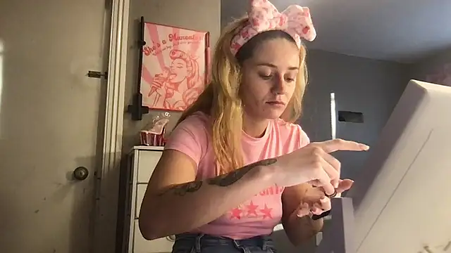 Snapshot of lexybabyxo chatting on 01-08-26, 01:06 lexybabyxo online show from 01-08-26, 01:06