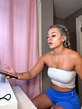 Snapshot of lexybabyxo chatting on 06-10-26, 01:23 lexybabyxo online show from 06-10-26, 01:23