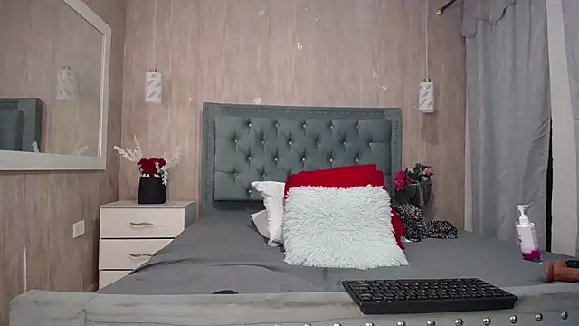 Roxy Lux online show from 03-14-25, 02:52