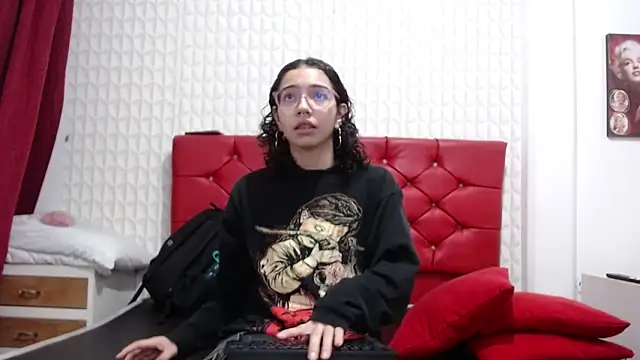 Roxy Lux online show from 01-29-25, 12:45