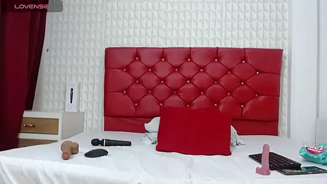 Roxy Lux online show from 02-08-25, 07:05