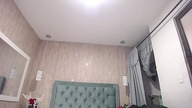 Roxy Lux online show from 03-13-25, 01:29