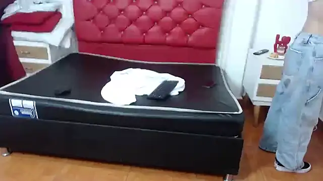 Roxy Lux online show from 03-03-25, 01:23