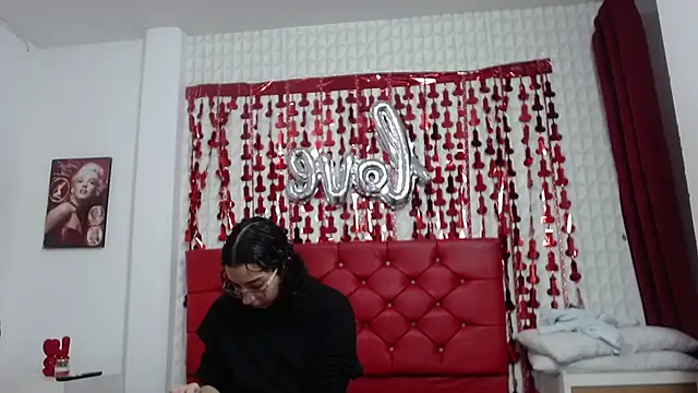 Roxy Lux online show from 02-25-25, 01:21