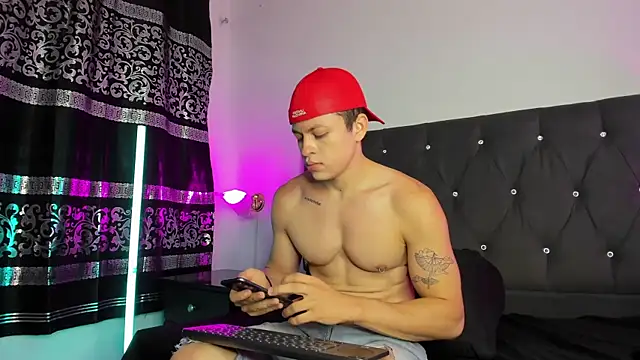 Snapshot of Angel_Cuervo chatting on 03-10-25, 12:38 Angel Cuervo online show from 03-10-25, 12:38