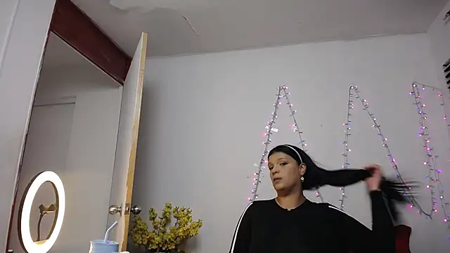 Nicol Love0 online show from 11-24-25, 12:27