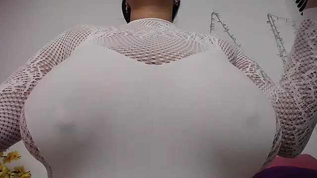 Nicol Love0 online show from 01-13-26, 12:31