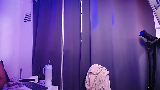 Nicol Love0 online show from 02-10-26, 12:37